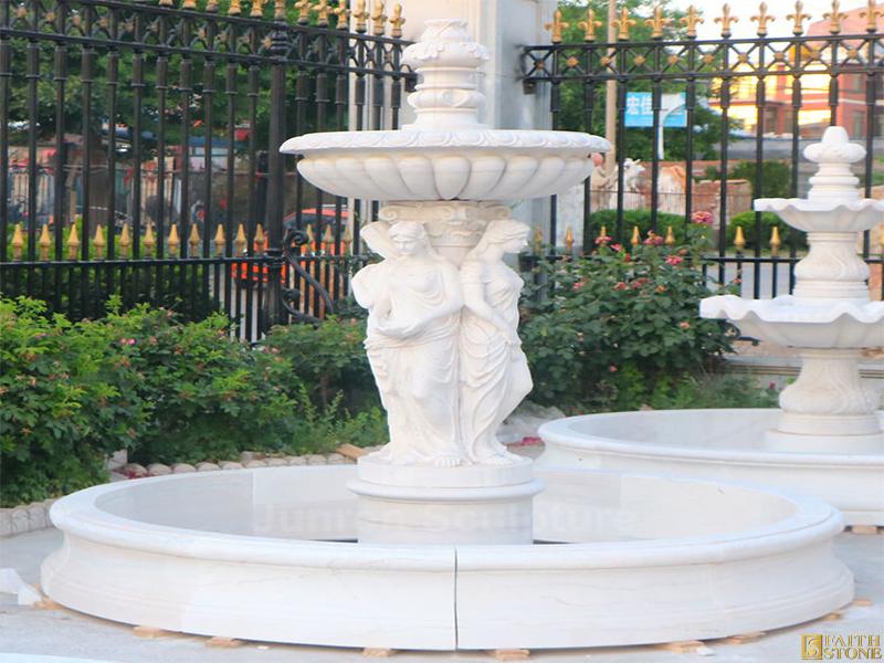 Fontana di acqua della statua della figura