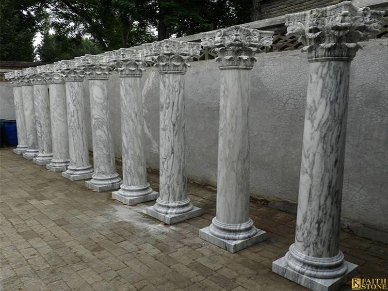 Colonna romana in marmo