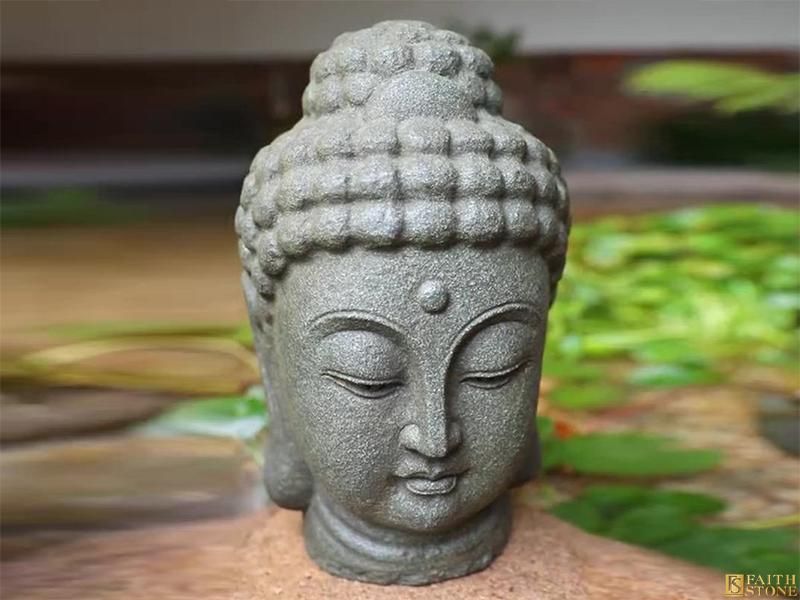 Scultura della testa di Buddha
