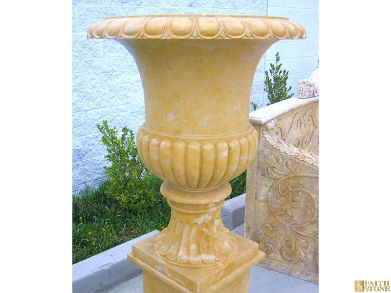 Vaso classico in marmo